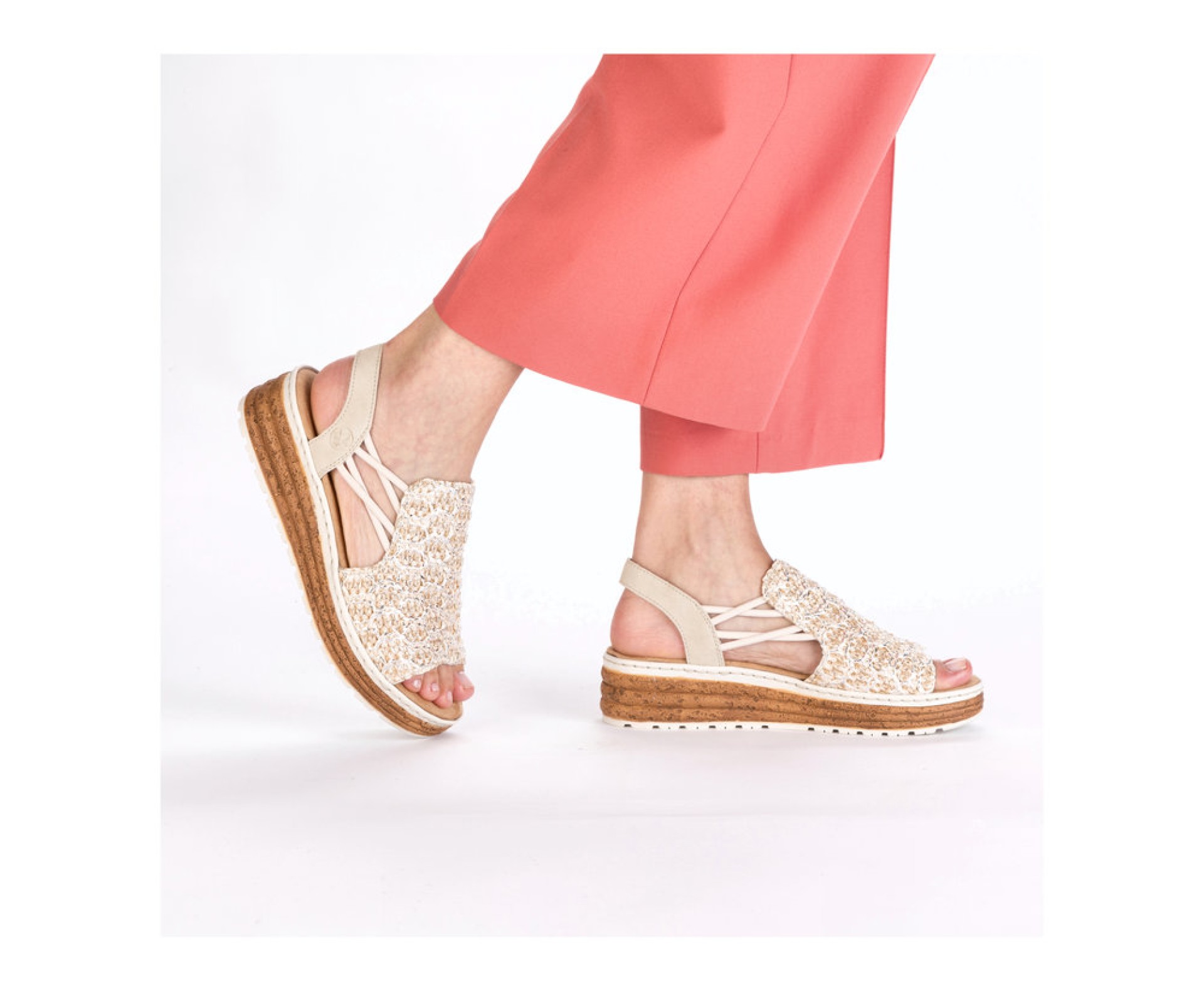 RIEKER bézs telitalpú női szandál 